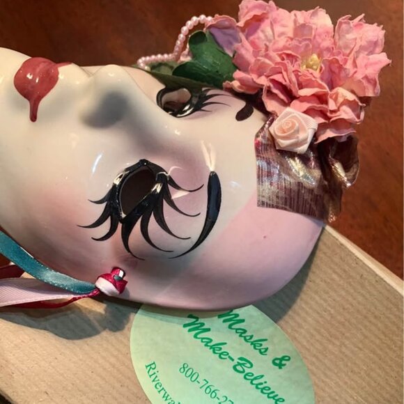 Karen Thomas Stall New Orleans Ceramic Mask -- Mardi Gras Pink Masquerade Decor - Picture 4 of 7